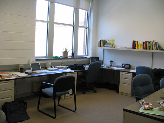 11_AvH_341_grad_student_office