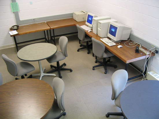 17_AvH_232_undergrad_TA_office