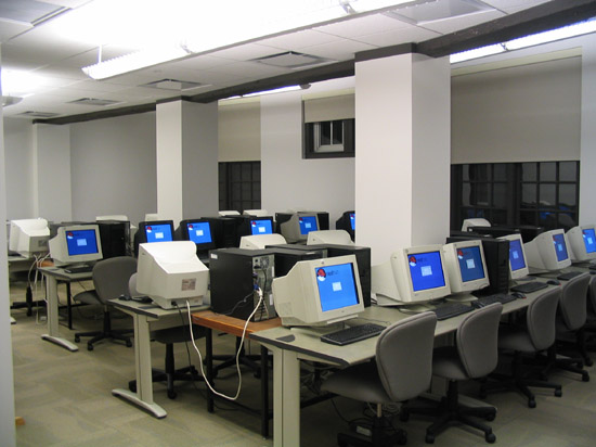 37_AvH_017_computer_lab