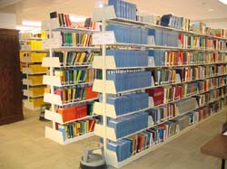 34_AvH_014_library_stacks